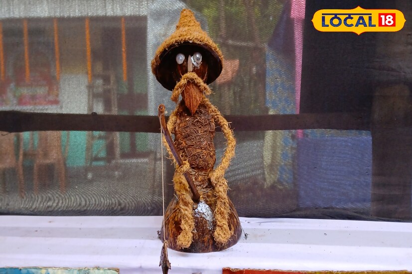 শৌখিন হাতের কাজের অসংখ্য নারকেল মালার তৈরি জিনিস মণ্ডপে শোকেস করে রাখা হয়েছে। বাসুদেবপুর জুনিয়র সংঘের এবারের ভাবনা 'বীজপত্র'। এখানে প্রায় প্রতিবছর মণ্ডপসজ্জায় নতুনত্ব দেখা যায়। এবার ১৫ তম বর্ষে আরও আকর্ষণীয় প্যান্ডেল। দেশীয় প্রজাতির বিভিন্ন বীজ সংরক্ষণের বার্তা দিয়ে থিমের মণ্ডপ সাজানো হয়েছে। বিভিন্ন বীজের পোট্রেট ও নেচার ছবির সঙ্গে মণ্ডপের ভিতর ও বাহিরে রয়েছে অসংখ্য নারকেল মালার কারুকার্য। নারকেল মালা দিয়ে তৈরি আলোকসজ্জার পাশাপাশি বিভিন্ন মডেল দর্শকদের আকৃষ্ট করছে।