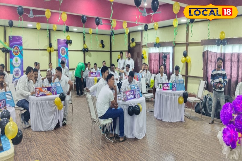 ওরগ্রামের এক মনোরম রিসোর্টে অনুষ্ঠিত হল ‘গ্রুপ অফ ডায়মন্ড’এর পঞ্চম'তম নিলাম পর্ব। ক্রিকেটপ্রীয়দের উচ্ছ্বাসে মুখর ছিল পুরো অনুষ্ঠান প্রাঙ্গণ। আইপিএলের আদলে সাজানো এই নিলাম ঘিরে তৈরি হয়েছিল এক উৎসবমুখর পরিবেশ। ক্রিকেটার থেকে সমর্থক, সবার মধ্যেই ছড়িয়ে পড়েছিল খেলাধুলোর উন্মাদনা। (তথ্য ও ছবি: বনোয়ারীলাল চৌধুরী) ওরগ্রামের এক মনোরম রিসোর্টে অনুষ্ঠিত হল ‘গ্রুপ অফ ডায়মন্ড’এর পঞ্চম'তম নিলাম পর্ব। ক্রিকেটপ্রীয়দের উচ্ছ্বাসে মুখর ছিল পুরো অনুষ্ঠান প্রাঙ্গণ। আইপিএলের আদলে সাজানো এই নিলাম ঘিরে তৈরি হয়েছিল এক উৎসবমুখর পরিবেশ। ক্রিকেটার থেকে সমর্থক, সবার মধ্যেই ছড়িয়ে পড়েছিল খেলাধুলোর উন্মাদনা। (তথ্য ও ছবি: বনোয়ারীলাল চৌধুরী)