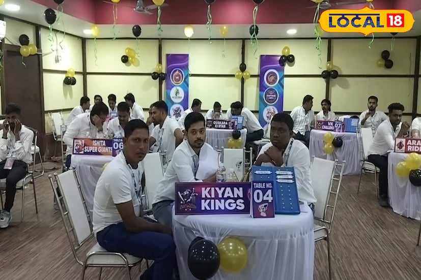 এই নিলাম পর্বে আউশগ্রাম, মঙ্গলকোট ও ভাতার এলাকার মোট ২২০ জন খেলোয়াড় নাম নথিভুক্ত করেন। শহরের আটটি দলের মধ্যে থেকে ১২০ জন খেলোয়াড়কে নিজেদের দলে তুলে নেওয়া হবে, ক্লাব সূত্রে এমনটাই জানা গিয়েছে। সকাল থেকেই শুরু হয়েছিল বাছাই প্রক্রিয়া, আর প্রতিটি দলের টেবিলে জমে ওঠে দর কষাকষির উত্তেজনা। 