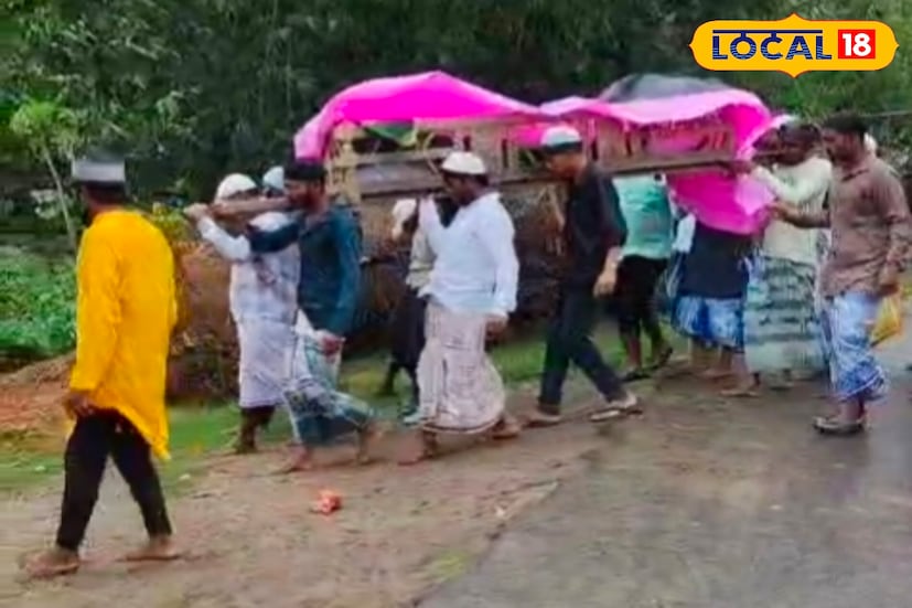 মালদহের হরিশ্চন্দ্রপুর ১ ব্লকের তুলসীহাটা গ্রাম পঞ্চায়েতের বসতপুর গ্রামের ঘটনা। গ্রামে একদিকে কবরস্থান, অন্যদিকে শ্মশান। এলাকায় সেচ দফতরের জায়গায় ছিল কাঁচা রাস্তা। সকল গ্রামবাসীরা শবদেহ কবরস্থান ও শ্মশানে নিয়ে যেতেন এই রাস্তা দিয়েই। কিছুদিন আগে পাশের গ্রামের এক ব্যক্তি সেচ দফতরের সেই জায়গায় রাস্তার উপর বেড়া দিয়ে ঘিরে দেয়। যার ফলে প্রায় দুই কিলোমিটার ঘুরে আঙ্গারমুনি গ্রাম হয়ে কবরস্থান ও শ্মশান যেতে হচ্ছে গ্রামবাসীদের।(ছবি ও তথ্য: জিএম মোমিন)