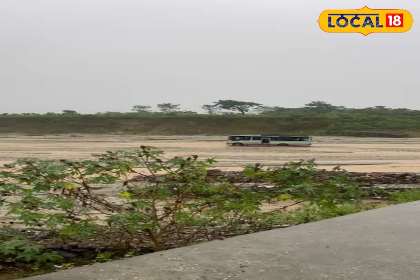 বাঙড়ি ভুটান পাহাড়ের নদী। লাগাতার বৃষ্টির জেরে এদিন বিকেলে বাঙড়ি নদীতে হড়পা বান দেখা যায়। ঘটনার প্রায় ২০ মিনিটের মধ্যে ক্রেন নিয়ে চলে আসে পুলিশ। 