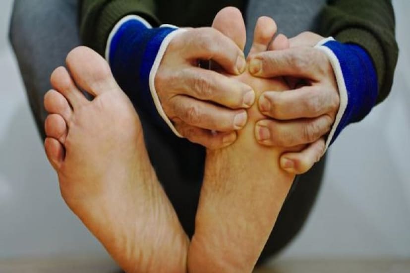 স্ট্রবেরি ও ব্লুবেরিজ খেতে অত্যন্ত সুস্বাদু হলেও অ্যান্টি অক্সিডেন্ট থাকে, ভিটামিন সি পলিফেনাল্স ভরপুর মাত্রায় খেলে ইউরিক অ্যাসিডের ব্যথা যন্ত্রণা বাড়তে থাকে ৷ প্রতীকী ছবি ৷