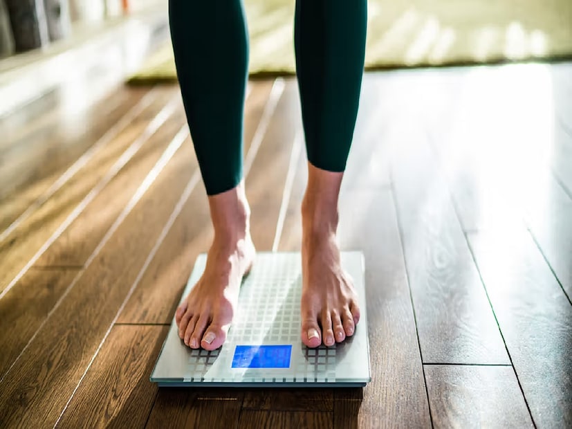 *How To Check Your Weight: পুজোয় প্রচুর বাইরের খাওয়া-দাওয়া হয়েছে, আর তাতেই হুড়মুড়িয়ে বেড়েছে ওজন। এবারে শুরু করতে হবে ফের ওজন কমানোর যাত্রা। তবে, যখনই মানুষ ওজন কমানোর যাত্রা শুরু করে, তখন তারা সারাদিন ধরে বারবার তাদের কমে যাওয়া ওজন পরীক্ষা করে। যার কারণে প্রতিবারই বিভিন্ন ওজন দেখা যায়। কিন্তু সঠিক ওজন জানার জন্য কখন পরীক্ষা করতে হবে আদৌ জানেন? 