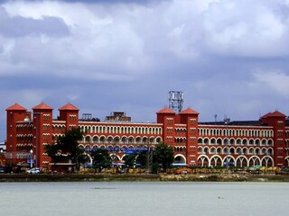 পুজোয় হাওড়া স্টেশন দিয়ে কত মানুষ যাতায়াত করল জানেন ? (File Photo)