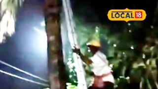 ঘটনাস্থলে হাজির হয় দমকলের একটি ইঞ্জিন