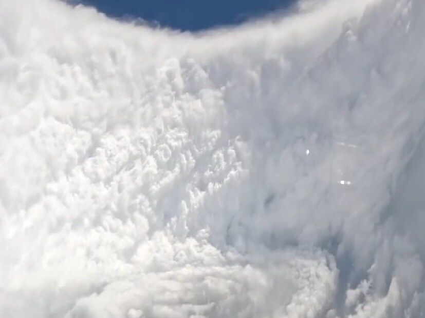 আগেই আশঙ্কা ছিল হ্যারিকেন মেলিসা দক্ষিণ-পশ্চিম  জামাইকায় ক্যাটাগরি ফাইভ ঝড় হিসেবে স্থলভাগে আঘাত হেনেছে, যার জন্যেই এইরকম রাক্ষুসে গতিবেগের অর্থাৎ প্রায় ৩০০ কিমি/ঘন্টা ঝাঁপিয়েছে৷ Photo Courtesy- FL360aero/ Facebook 