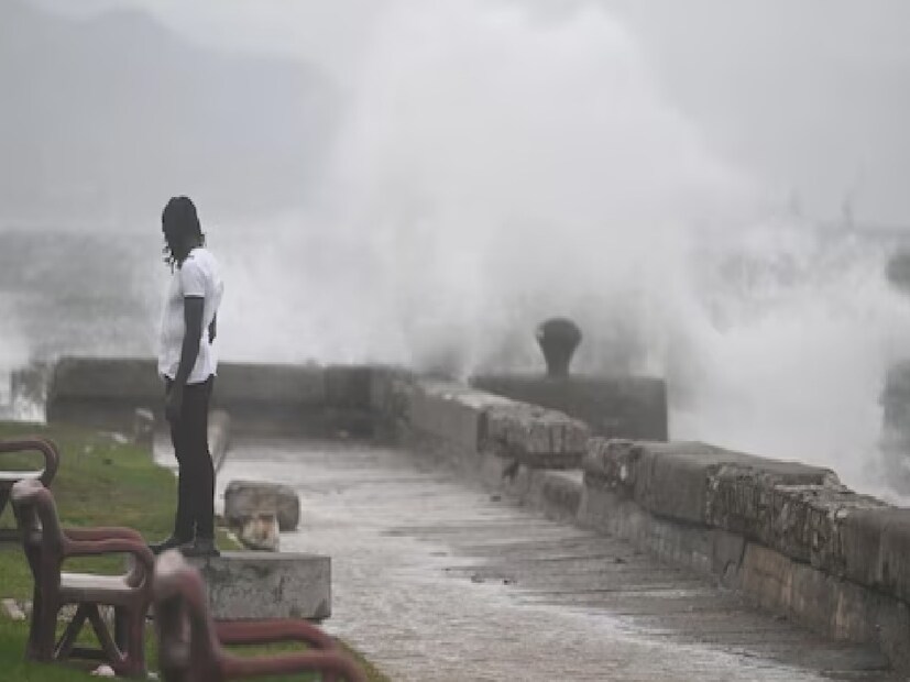 মঙ্গলবার বিকেলের এক আপডেটে জাতীয় হারিকেন সেন্টার জানিয়েছে যে মেলিসা নিউ হোপের কাছে দক্ষিণ-পশ্চিম জ্যামাইকায় স্থলভাগে আঘাত হেনেছে এবং সর্বোচ্চ ৩০০ কিমি প্রতি ঘণ্টা বেগে বাতাস বইছে।