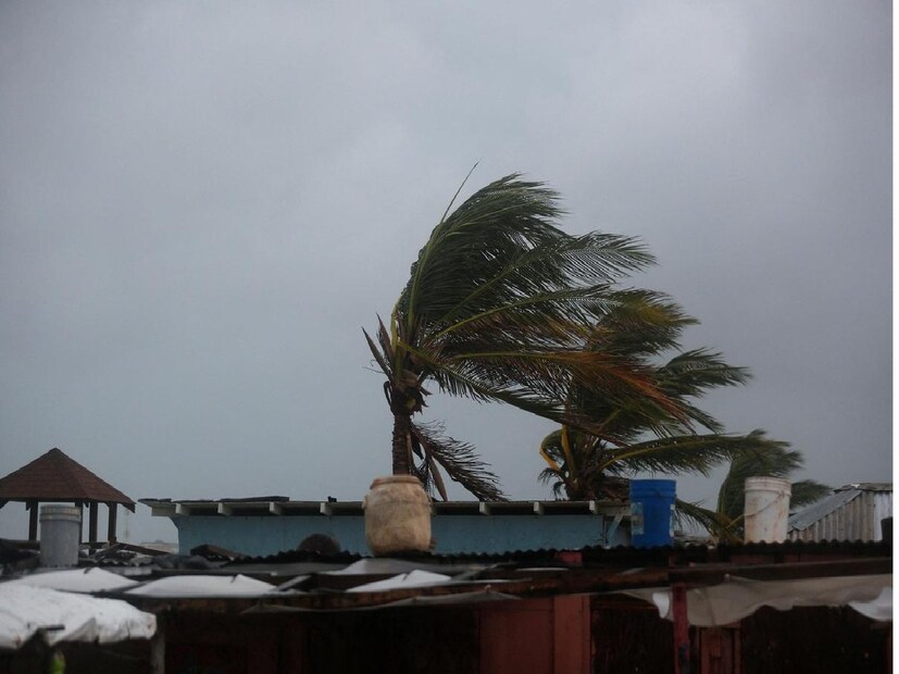  "এটি একটি অত্যন্ত বিপজ্জনক এবং জীবন-হুমকিপূর্ণ পরিস্থিতি!" ওয়েদার আপডেটে বলা হয়েছে। ওয়েদার অ্যালার্টে সকলকে নিজের আশ্রয়স্থল বেরোতে মানা করা হয়েছে৷  কারণ বাতাস দ্রুত এবং দ্রুত গতিতে বইবে।"
