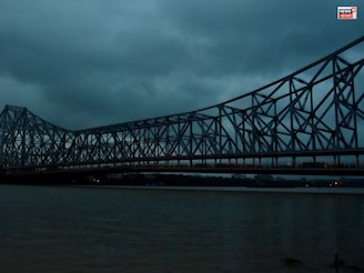 কুচকুচে কালো করে আসছে চারিদিক...১ ঘণ্টায় কলকাতা-সহ ৭ জেলায় ভয়ঙ্কর ঝড়বৃষ্টির পূর্বাভাস!