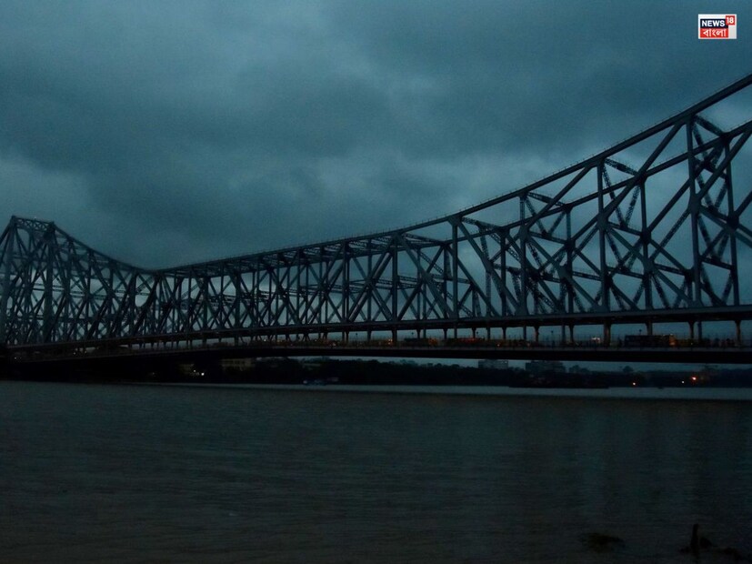 আগামী দু-ঘন্টায় তীব্র বজ্রবিদ্যুৎ-সহ ঝড়-বৃষ্টির সতর্কতা। রাজ্যের দুই জেলায় বজ্রবিদ্যুৎ-সহ ঝড়-বৃষ্টির হলুদ সতর্কতা। দক্ষিণ ২৪ পরগনা ও মালদা জেলাতে ঝড়-বৃষ্টির পূর্বাভাস। 