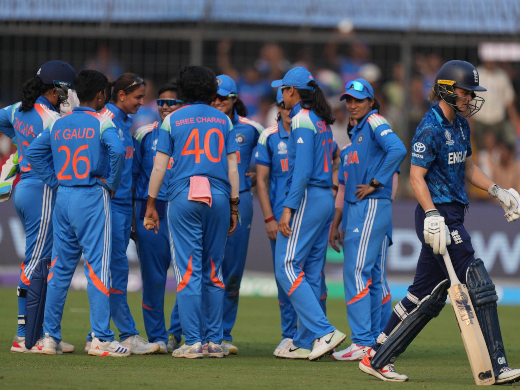 India vs England: স্লগ ওভারে কামব্যাক টিম ইন্ডিয়ার, সেমির লড়াইতে থাকতে টার্গেট ২৮৯