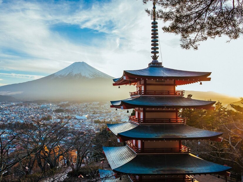 ১. জাপান: IQ-এর নিরিখে প্রথম হল জাপান। ইন্টেলিজেন্ট কোসেন্ট অর্থাৎ IQ এর ভিত্তিতে কোনও ব্যক্তির বুদ্ধির মূল্যায়ন করা হয়। জাপান-এ গড় IQ ১০৬.৪৮। জাপান প্রযুক্তি এবং উদ্ভাবনে বিশ্বে সবচেয়ে এগিয়ে।