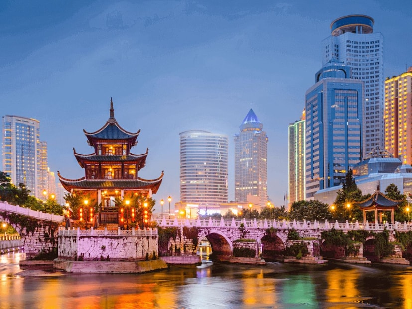 ৫. চিন: বিশ্বের অর্থনৈতিক দিক দ্বিতীয় স্থানে থাকা চিন রয়েছে দ্বিতীয় স্থানে। চিনের গড় IQ ১০৪.১। চীন-এ বিজ্ঞান, প্রযুক্তি এবং পড়াশোনায় অনেক বেশি জোর দেওয়া হয়। 