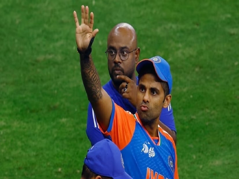 বিশ্বকাপের প্রস্তুতি শুরুভারতীয় অধিনায়ক আরও বলেন যে, অস্ট্রেলিয়ার বিপক্ষে পাঁচ ম্যাচের টি-টোয়েন্টি সিরিজকে দল আগামী বছরের বিশ্বকাপের প্রস্তুতি হিসেবেই দেখা হচ্ছে। তিনি বলেন, 'দলের কম্বিনেশনে খুব বেশি পরিবর্তন নেই, কারণ গতবার যখন আমরা দক্ষিণ আফ্রিকা গিয়েছিলাম, তখন আমরা একজন ফাস্ট বোলার, একজন অলরাউন্ডার এবং তিনজন স্পিনার নিয়ে খেলেছিলাম।' এখানকার কন্ডিশনও একই রকম। এটা বিশ্বকাপের প্রস্তুতি, কিন্তু এটা বেশ চ্যালেঞ্জিংও। আশা করি, এই সিরিজটি আমাদের জন্য ভাল হবে।