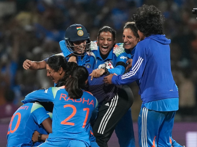 বিশ্বকাপের সেমিফাইনালে অস্ট্রেলিয়াকে হারিয়ে ফাইনালে পৌছেছে ভারত। জেমাইমা রড্রিগেজ ও হরমনপ্রীত কউরের ঐতিহাসিক ইনিংসের সৌজন্যে ৩৩৯ রানে রেকর্ড রানচেজ করে টিম ইন্ডিয়া। একইসঙ্গে ৫টি রেকর্ড গড়ে ভারতীয় দল। বিশ্বকাপের সেমিফাইনালে অস্ট্রেলিয়াকে হারিয়ে ফাইনালে পৌছেছে ভারত। জেমাইমা রড্রিগেজ ও হরমনপ্রীত কউরের ঐতিহাসিক ইনিংসের সৌজন্যে ৩৩৯ রানে রেকর্ড রানচেজ করে টিম ইন্ডিয়া। একইসঙ্গে ৫টি রেকর্ড গড়ে ভারতীয় দল।