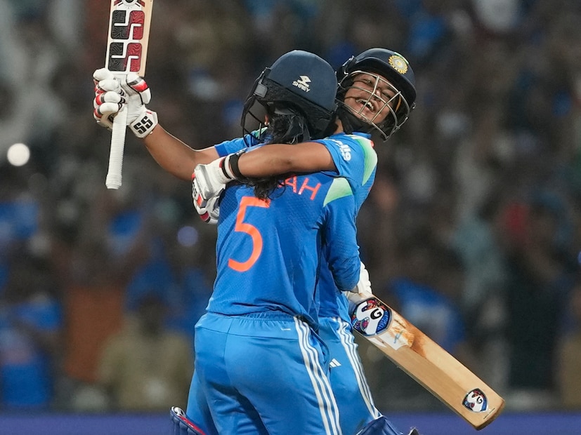 ১. একদিনের মহিলা ক্রিকেটের ইতিহাসে সবথেকে সফল রানচেজ করল ভারতীয় মহিলা ক্রিকেট দল। এর আগে ২৬৫ রান সর্বাধিক দ্বিতীয় ব্যাটিংয়ে তাড়া করে জিতেছিল ভারত।