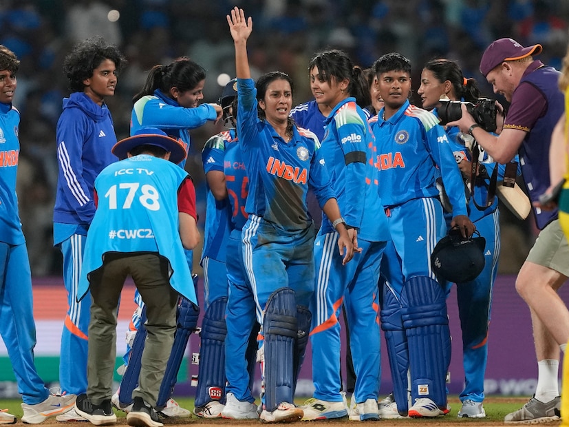 এদিন ৩৩৮ রান তাড়া করে ৩৪১ করে ভারত। তৈরি হল নতুন বিশ্বরেকর্ড। তবে লড়াই এখনও শেষ হয়নি। ফাইনাল জিতে প্রথমবারের জন্য বিশ্বজয় করাই লক্ষ্য এখন মহিলা টিম ইন্ডিয়ার।