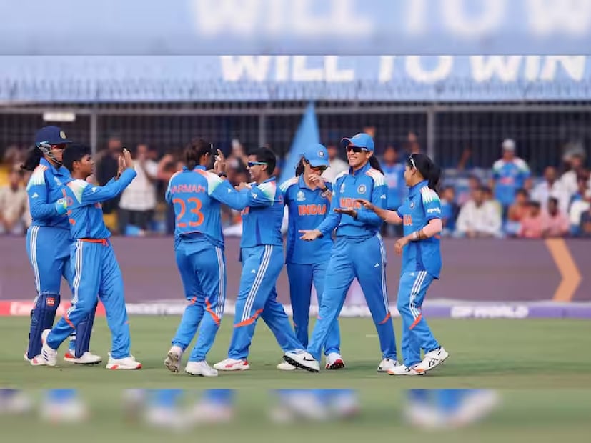 ওপেনার স্মৃতি মান্ধানা (৯৫ বলে ১০৯) এবং প্রতীকা রাওয়াল (১৩৪ বলে ১২২) রেকর্ড ২১২ রানের জুটি গড়েন, যা ৪৯ ওভারে ভারতের ৩ উইকেটে ৩৪০ রানের বিশাল সংগ্রহের লক্ষ্যের সূচনা করে।