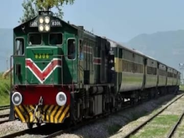 জাফর এক্সপ্রেসে বিস্ফোরণ 