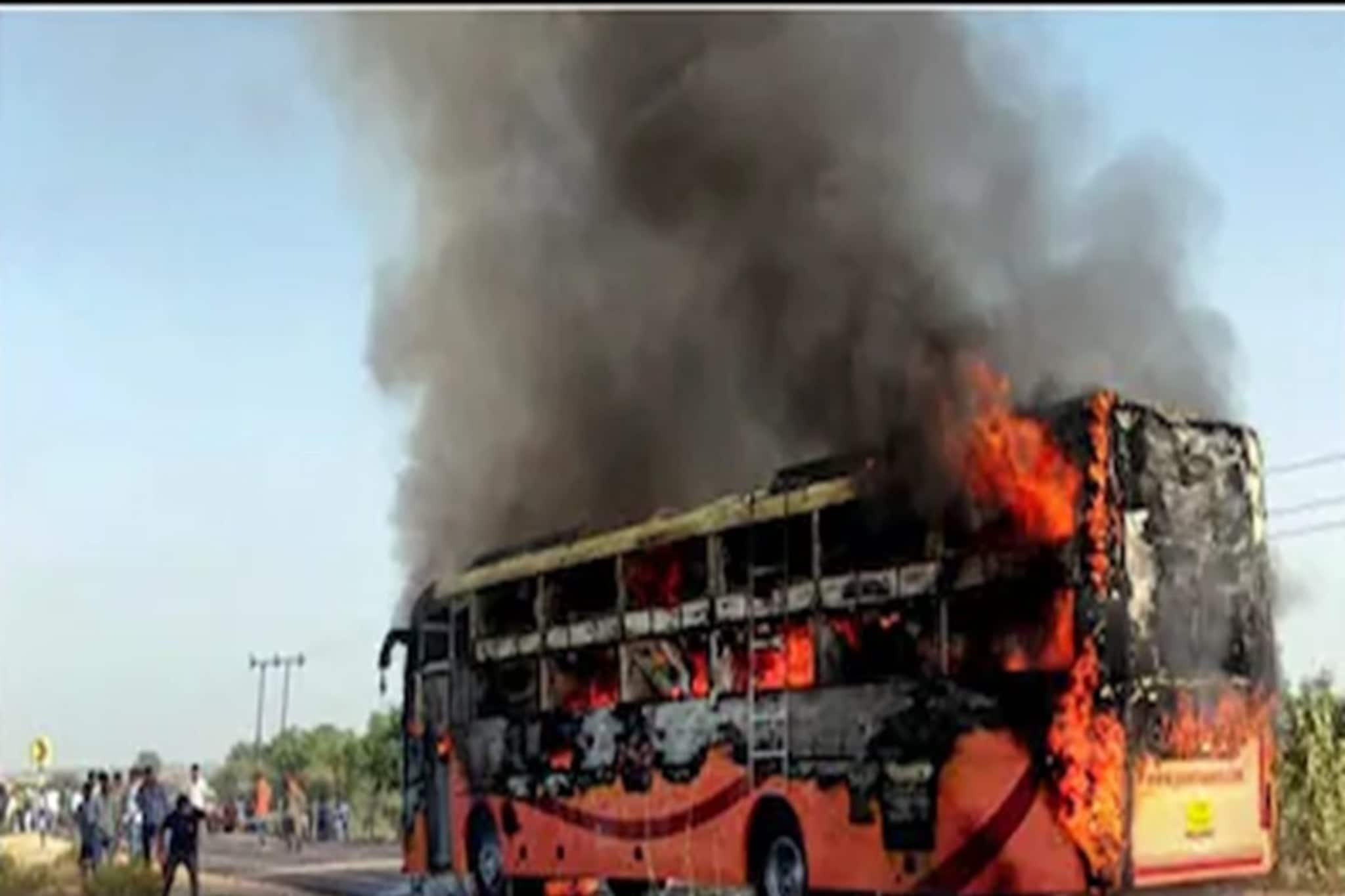 চলন্ত বাসে আগুন, রাজস্থানে জীবন্ত দগ্ধ ২০ যাত্রী! সঙ্কটজনক অনেকে, শোকপ্রকাশ মোদির