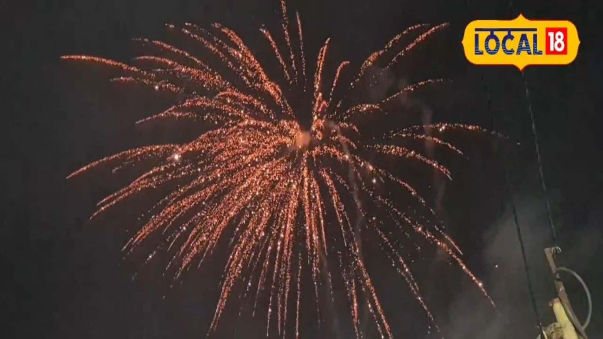 কোজাগরী পূর্ণিমাতেই দীপাবলি উদযাপন! এখানকার লক্ষ্মীপুজোর বাজেট শুনলে চমকে যাবেন, জানেন এমন জাঁকজমকপূর্ণ আয়োজন কোথায় হয়?