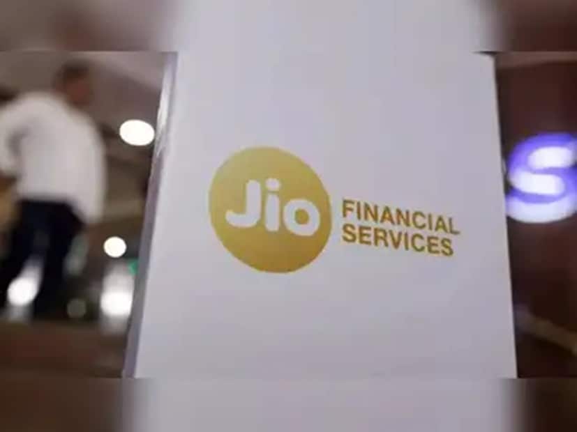 সঞ্চয় হোক বা উদযাপন, Jio Gold সোনা কেনার, সংরক্ষণ করার এবং উইথড্রয়ালের জন্য সম্পূর্ণ ডিজিটাল, নিরাপদ এবং মসৃণ উপায় অফার করে। ধনতেরস এবং দীপাবলি সোনার আলো ছড়াবে ঘরে ঘরে, মাত্র ১০ টাকা থেকে Jio Gold কেনার সুযোগ রয়েছে!