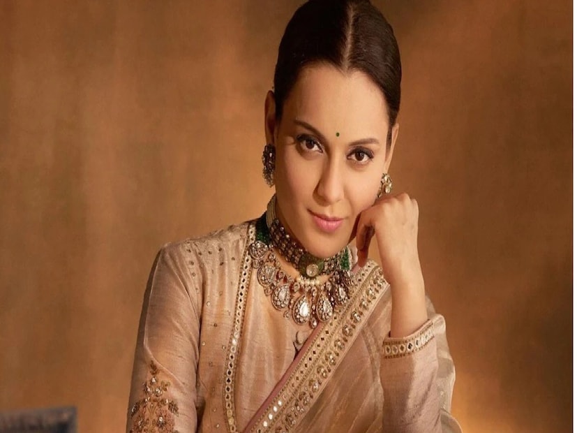 কঙ্গনা ব্যক্তিগতভাবে তিনটি আদালতে উপস্থিত হয়েছিলেন এবং প্রায় এক ঘণ্টা সেখানে ছিলেন। মামলার পরবর্তী শুনানি ২৪ নভেম্বর হবে৷  যা জুডিশিয়াল ম্যাজিস্ট্রেট ফার্স্ট ক্লাস (স্পেশাল কোর্ট) এ হবে। আদালত প্রাঙ্গণের বাইরে মিডিয়ার সঙ্গে কথোপকথনে কঙ্গনা এই পুরো ঘটনাকে 'ভুল বোঝাবুঝি' বলে অভিহিত করেছেন। তিনি বলেন যে আমি শুধু একটি মিম রিট্যুইট  করেছিলাম, কাউকে আঘাত করার উদ্দেশ্য ছিল না।