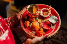 করওয়া চৌথের দিন তোলপাড় করা রাজযোগ... শুক্রের গোচরে মালামাল হবে ৩ রাশি, ভাগ্যের চাকা ঘুরবে