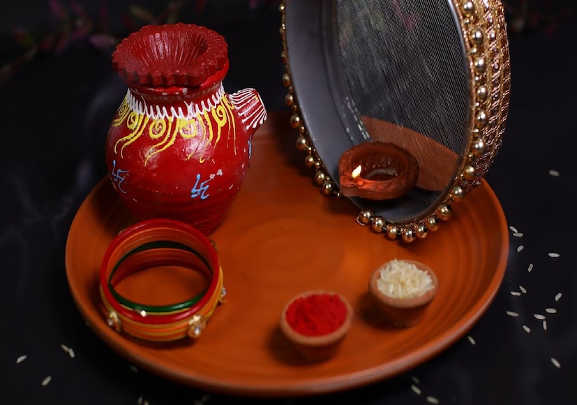 *বাদাম, আখরোট, কাজু এবং কিশমিশের মতো শুকনো ফল খুবই উপকারী। এগুলো স্বাস্থ্যকর চর্বি এবং প্রোটিনে সমৃদ্ধ এবং দীর্ঘ সময় ধরে ক্ষুধা নিবারণে সাহায্য করে। সকালে এক মুঠো বাদাম খেলে সারা দিন শরীর সতেজ থাকে।