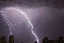 IMD Rain Alert: ধেয়ে আসছে ঝড়-বৃষ্টি, আগামী দু'ঘণ্টায় বৃষ্টির পূর্বাভাস ৫ জেলায়! বাজের সতর্কতা জারি
