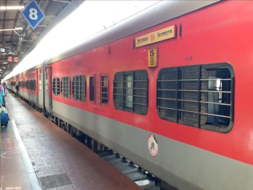ভারতীয় রেলওয়েতে জনসন্ধান, টিকিট ছাড়া ভ্রমণকারী যাত্রীদের সমস্যা নতুন কিছু নয়। কিন্তু সম্প্রতি একটি ঘটনা সোশ্যাল মিডিয়াকে অবাক করেছে। একজন ব্যক্তি ট্রেনের বাথরুমকে তার  ভারতীয় রেলওয়েতে জনসন্ধান, টিকিট ছাড়া ভ্রমণকারী যাত্রীদের সমস্যা নতুন কিছু নয়। কিন্তু সম্প্রতি একটি ঘটনা সোশ্যাল মিডিয়াকে অবাক করেছে। একজন ব্যক্তি ট্রেনের বাথরুমকে তার