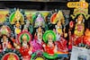 লক্ষ্মীপুজোর সকালে প্রতিমা কেনার ভিড়! ছোট, মাঝারি থেকে বড়, কোন মূর্তির কত দাম?