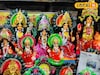 লক্ষ্মীপুজোর সকালে প্রতিমা কেনার ভিড়! ছোট, মাঝারি থেকে বড়, কোন মূর্তির কত দাম?