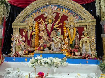 ঢাকের বোলে নাচছে লন্ডন, শরতের মহাপার্বণে ভোগে, উপভোগে বিলেতের মাটিতে দুর্গোৎসব
