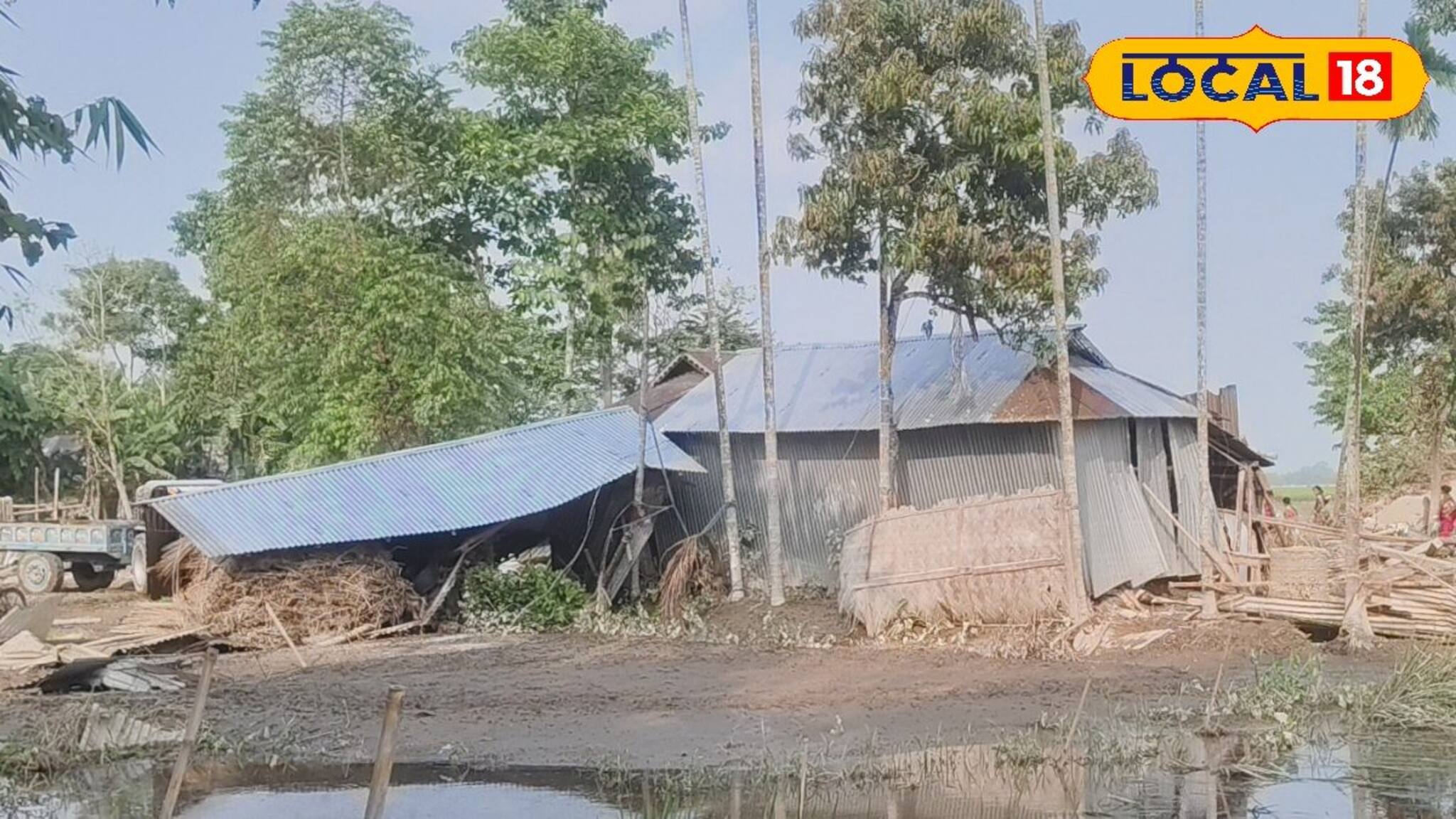 দুর্যোগে বিপর্যস্ত জলপাইগুড়িতে নতুন আশার আলো! ময়নাগুড়ি পুলিশ যা করে দেখাচ্ছেন...