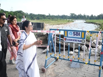 নাগরাকাটায় সাংসদ-বিধায়কের আক্রান্ত হওয়ার ঘটনা নিয়ে জোরদার লড়াই এক্স হ্যান্ডলে !