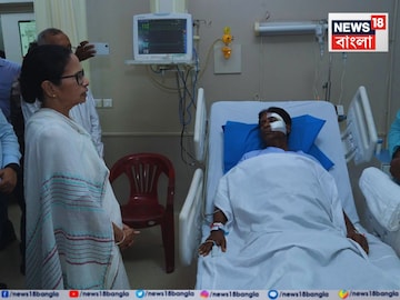 খগেন মুর্মুকে দেখতে হাসপাতালে মমতা বন্দ্যোপাধ্যায়৷ 