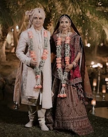 ৫৪ বছর বয়সে এসে বিয়ে, কনে ১৭ বছরের ছোট, চিনতে পারছেন জনপ্রিয় এই অভিনেতাকে? ৫৪ বছর বয়সে এসে বিয়ে, কনে ১৭ বছরের ছোট, চিনতে পারছেন জনপ্রিয় এই অভিনেতাকে?