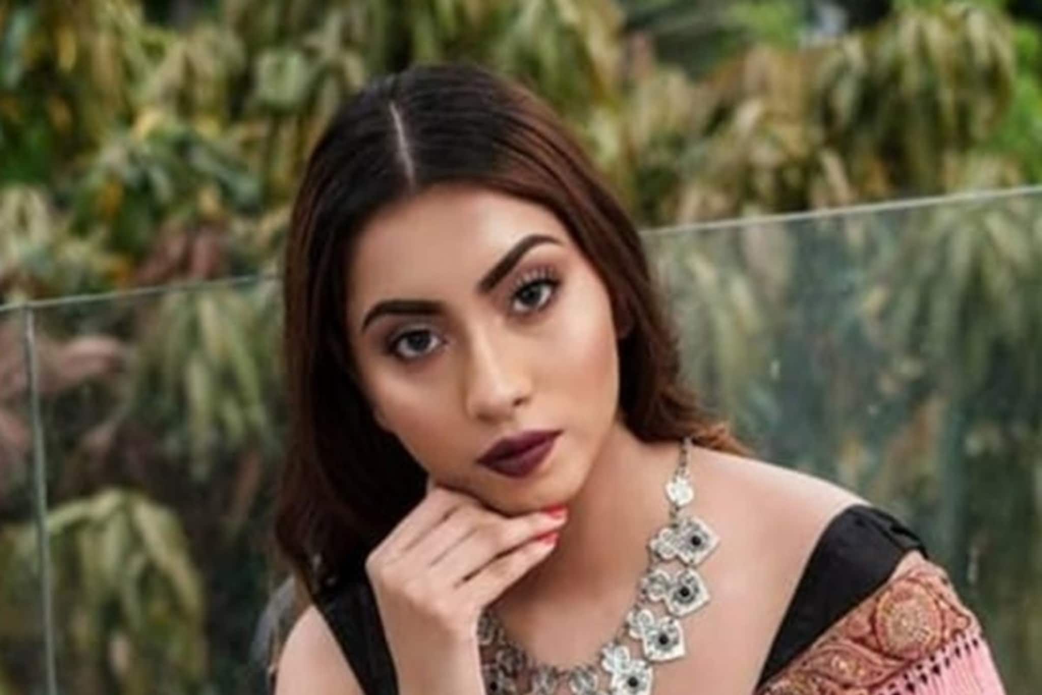 কেলেঙ্কারিতে ধরা পড়েছেন বাংলাদেশি সুন্দরী ! ‘সৌদি বাদশাহর উপহার’ আর প্রেমের কারণে জেলে