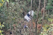 ভাইফোঁটার জন্য বোনকে নিয়ে বাড়ি ফিরছিলেন, তখনই খাদে গাড়ি! মিরিকে দুর্ঘটনায় মৃত বেড়ে ৪