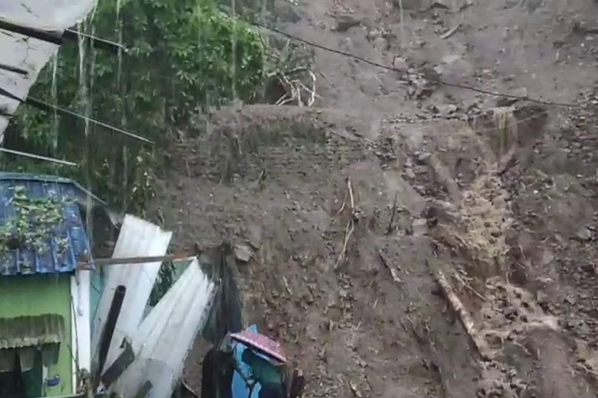 হু হু করে বাড়ছে মৃতের সংখ্যা, ভয়ঙ্কর মৃত্যু মিছিল পাহাড়ে,  নিখোঁজ বাঙালি পর্যটক