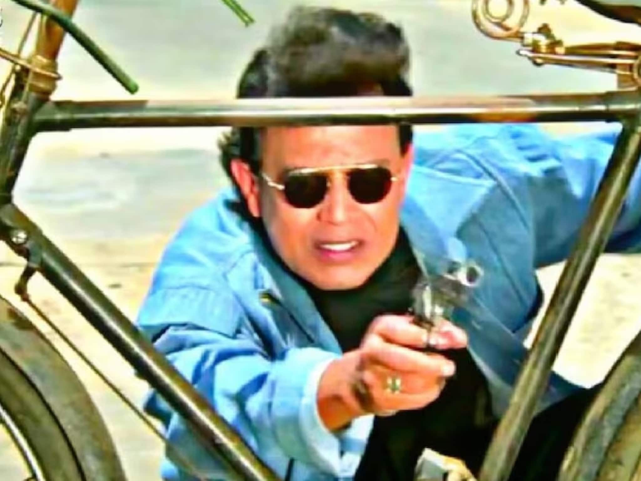 বলিউডের কুখ্যাত ছবিগুলোর একটা, এখন যদিও তরুণ প্রজন্মের দারুণ পছন্দের, ‘মেরা নাম...’ দিয়ে শুরু হওয়া সংলাপগুলো মনে পড়ে?