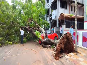 তছনছ, চুরমার! অন্ধ্র উপকূলে শুরু হল ঘূর্ণিঝড় মন্থার 'ল্যান্ডফল'! চলবে দুর্যোগ, বাংলায় কখন
