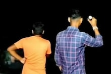 রাতের অন্ধকারে কী ঘটছে এই গ্রামে? টর্চ হাতে রাস্তায় গ্রামবাসীরা! চোখে মুখে আতঙ্ক