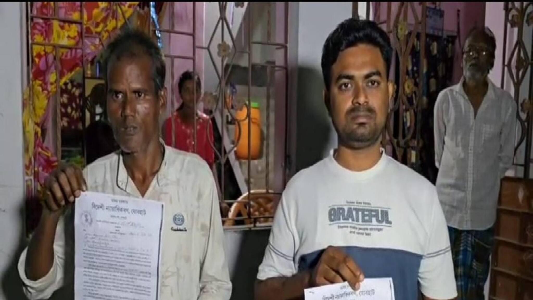 মমতার অভিযোগ কি সত্যি? SIR-এর আড়ালে NRC-র ছক? অসম থেকে নদিয়ায় যা এল, গর্জে উঠলেন মহুয়া