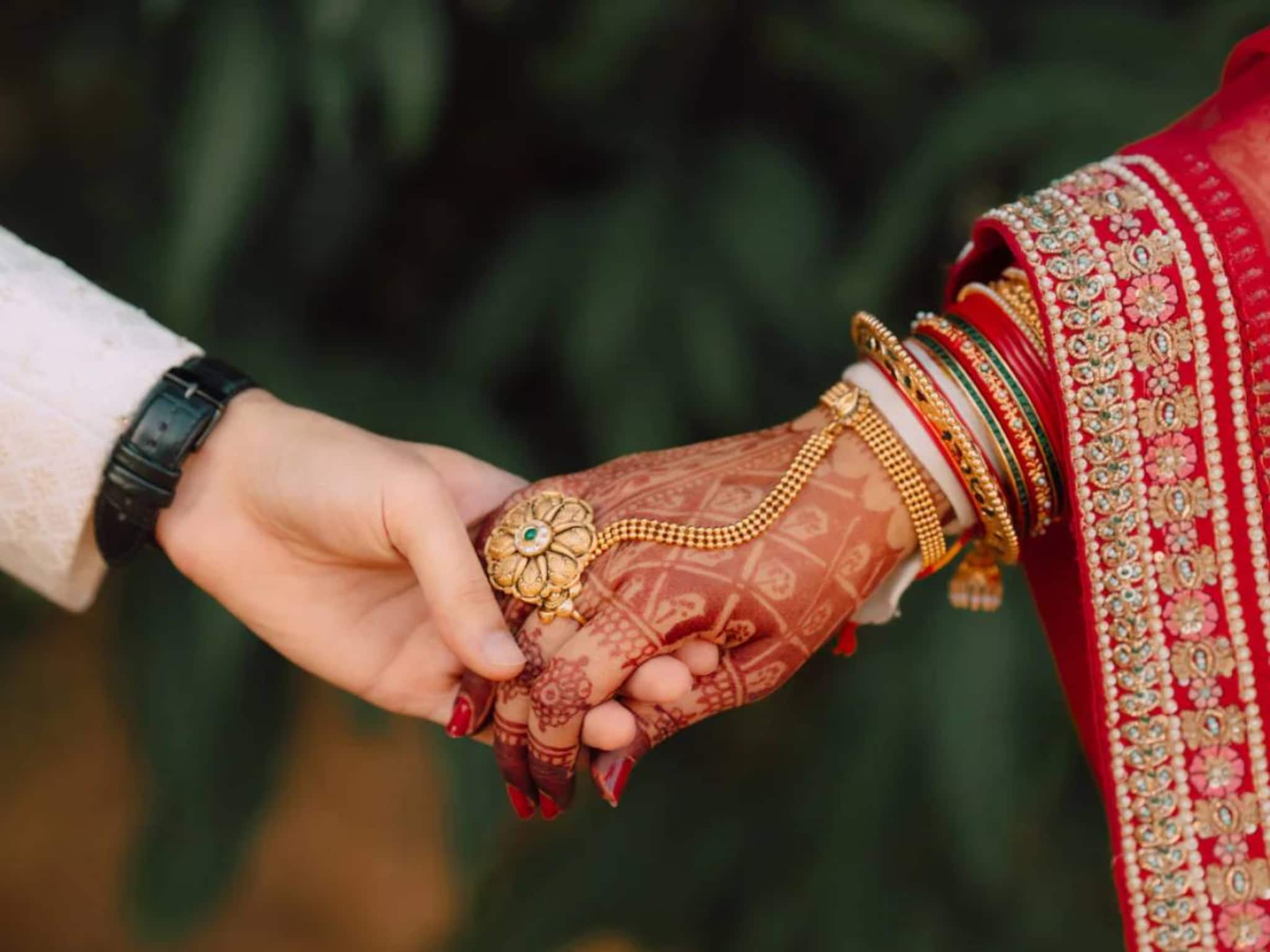 Blackmail & Harassment: ১৯ মহিলার সঙ্গে যৌন সম্পর্ক! বেডরুমে ক্যামেরা লাগিয়ে দ্বিতীয় স্ত্রীর সঙ্গে সহবাসের ভিডিও বন্ধুদের সঙ্গে শেয়ার স্বামীর!