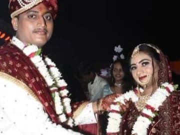 এই দম্পতির বিয়ে হয়েছিল ১৬ নভেম্বর, ২০২৪ তারিখে এই দম্পতির বিয়ে হয়েছিল ১৬ নভেম্বর, ২০২৪ তারিখে