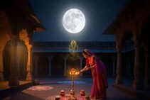 টাকা গুনে শেষ হবে না! সৌভাগ্যে ভরপুর কপাল! কোজাগরী পূর্ণিমায় সিন্দুকের চাবি ৩ রাশির হাতে!