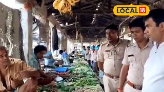 বাজারে ব্লক আধিকারিক ও পুলিশ