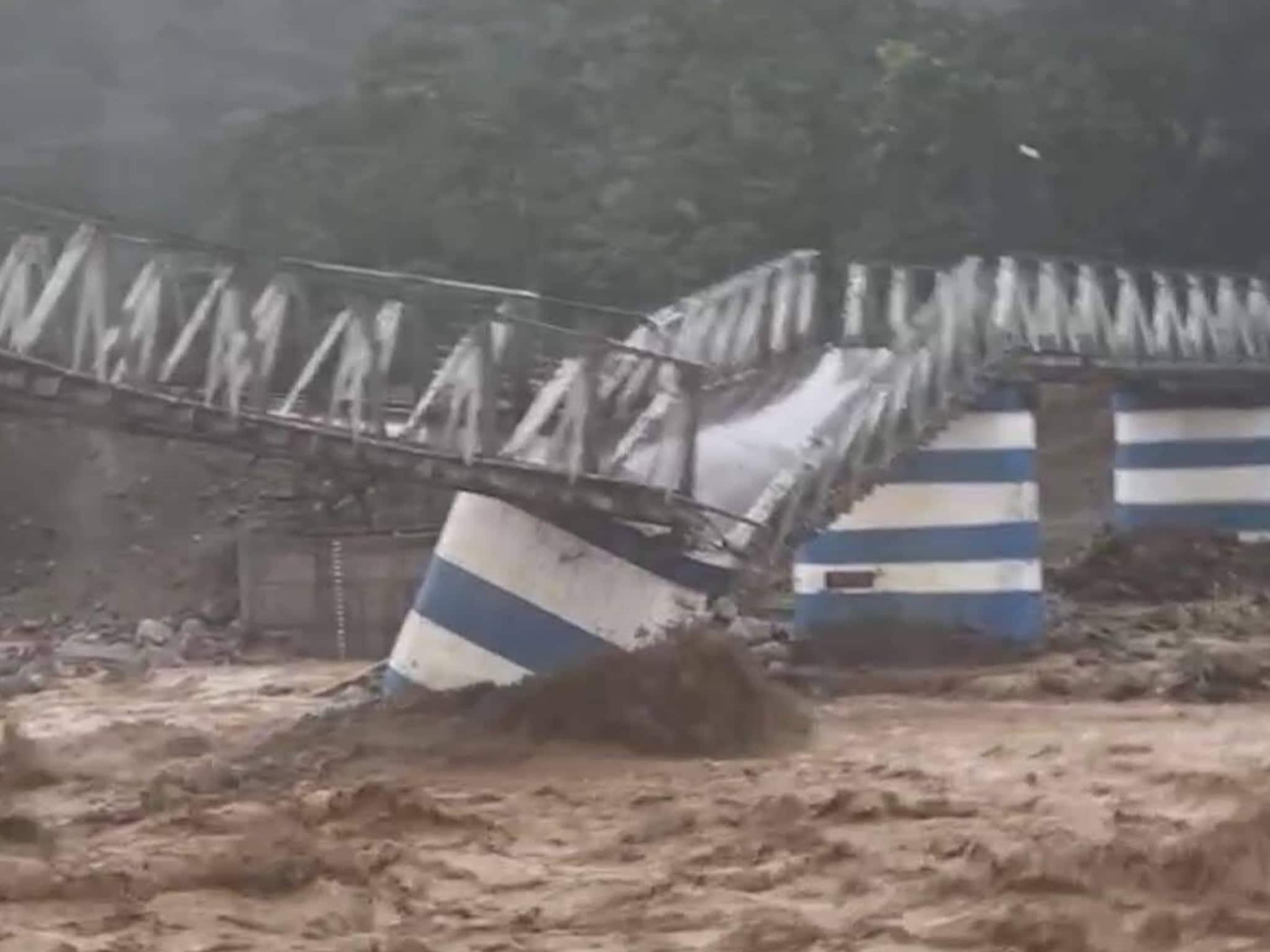 ফিল্ম ট্যুরিজমে বড়সড় ধাক্কা উত্তরবঙ্গে ! বাতিল হচ্ছে একের পর এক সিনেমা, ওয়েব সিরিজের শ্যুটিং